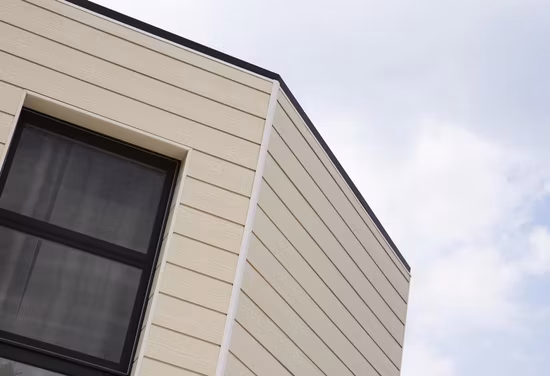 На заводе водонепроницаемая деревянная сайдинговая панель из волокнистого цемента для внешней стены